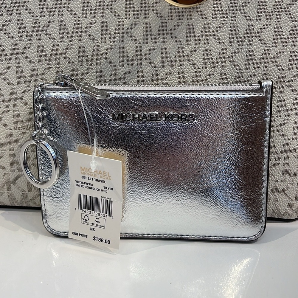 MICHAEL KORS
Jet Set Travel Small Top Zip Coin Pouch With ID
Silver 
NWT - Picture 5 of 16